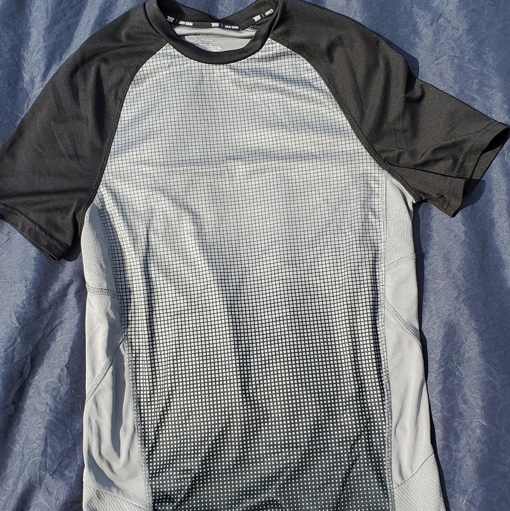 Tek gear boys small athletic shirt
